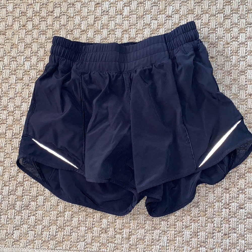 Black LuLu lemon Tall Hotty Hot Shorts size 4